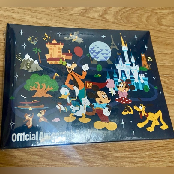 Walt Disney World Parks Icons Mickey & Friends Official Autograph Book Sealed - Picture 4 of 4